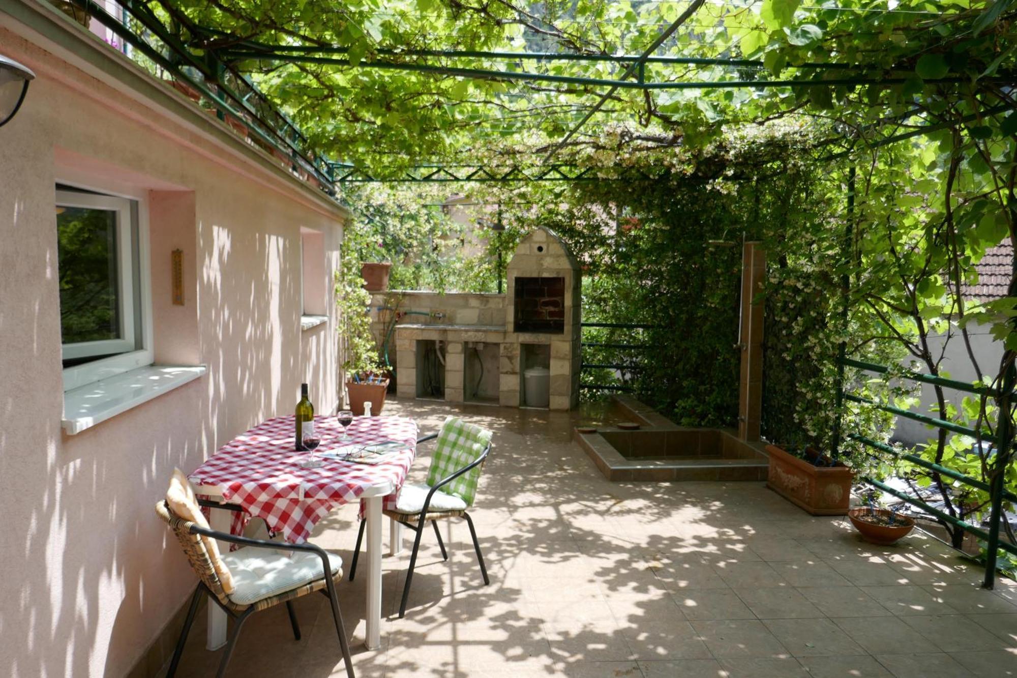 Ecohouse Risan Studio Экстерьер фото